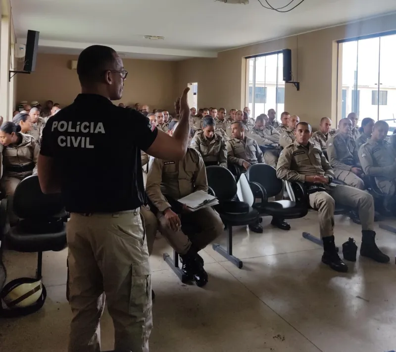 Coordenador da 8ª COORPIN de Teixeira de Freitas, delegado Ricardo Amaral  realiza palestra de capacitação para novos soldados da PMBA