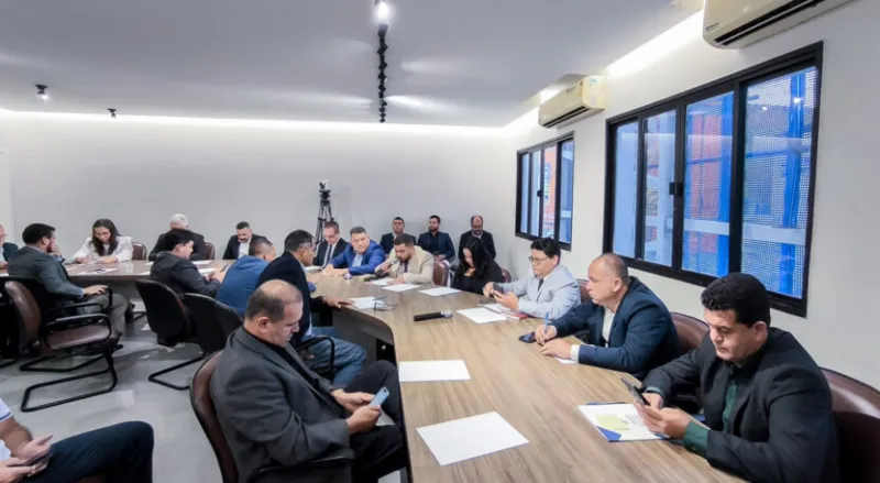 Câmara de Teixeira de Freitas aprova mudança na Lei Orgânica que permite reeleição do presidente da Casa