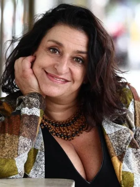 Grace Gianoukas sofre acidente e passa por cirurgia de emergência 