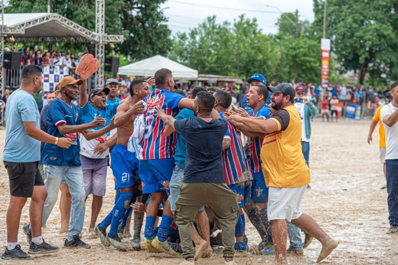 Torneio do Trabalhador e Corrida Solidária marcam o Dia do Trabalhador em Teixeira
