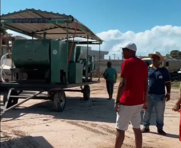 Prefeito do Prado, Gilvan, recebe casas de farinha móveis para atender comunidades indígenas