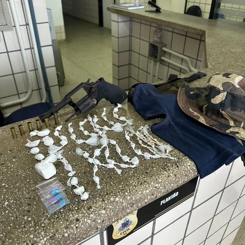 Foragido do Espírito Santo morre em confronto com a RONDESP/ES  em Teixeira de Freitas. Arma e droga foram apreendidas