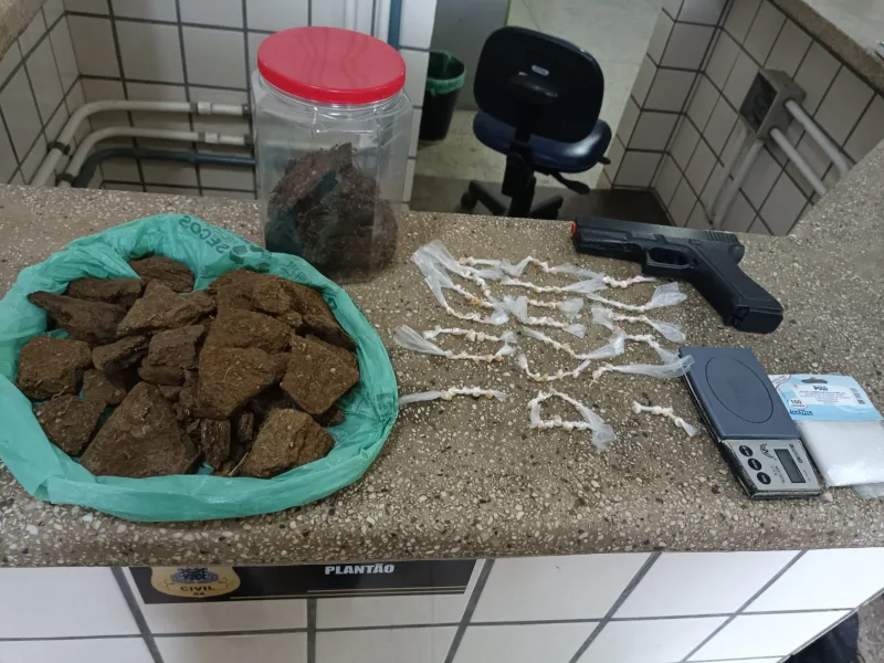 PM apreende drogas e prende suspeito durante o fim de semana em Teixeira de Freitas