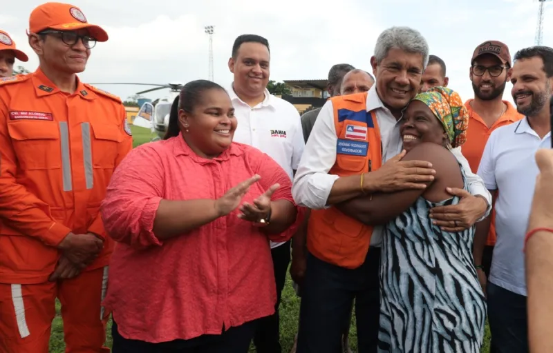 Jerônimo vistoria áreas afetadas pelas fortes chuvas em Santo Amaro, entrega kits humanitários e reforça apoio às famílias atingidas