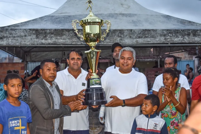 Caxangá levanta a taça do Torneio do Trabalhador 2025 em São José de Alcobaça