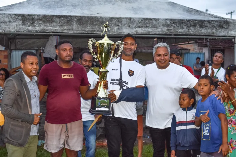 Caxangá levanta a taça do Torneio do Trabalhador 2025 em São José de Alcobaça