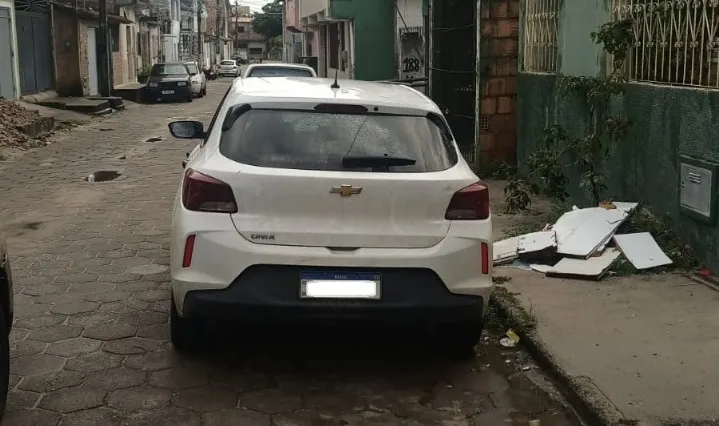 Polícia Militar recupera dois veículos com restrição de roubo em menos de 24 horas