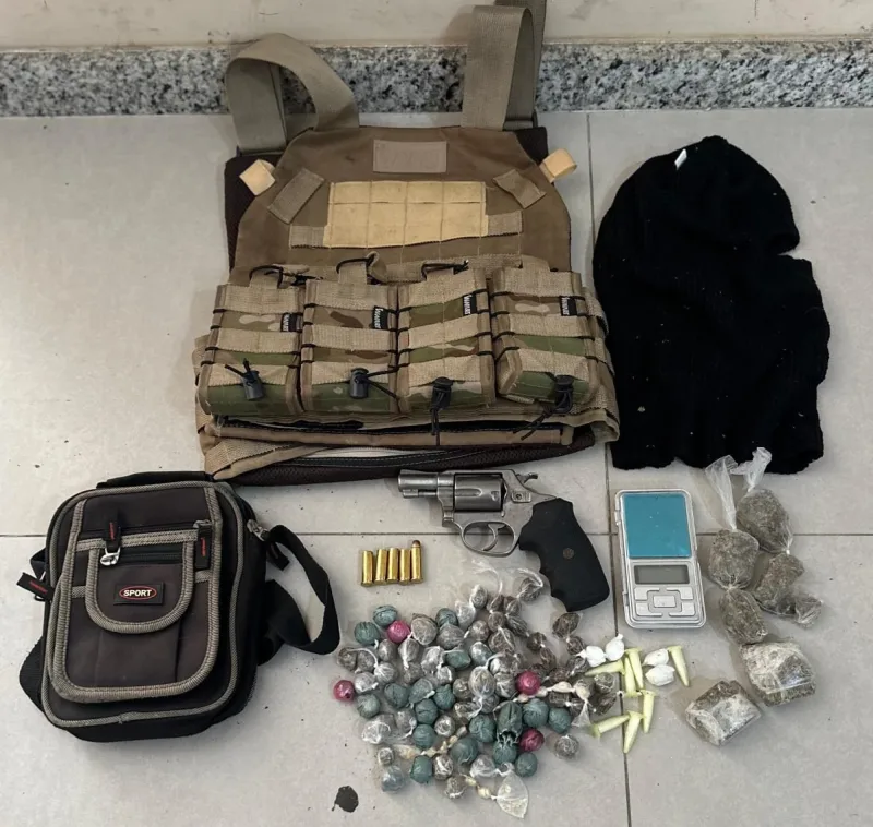 Confronto com a Polícia termina com um suspeito morto e apreensão de armas e drogas em Eunápolis