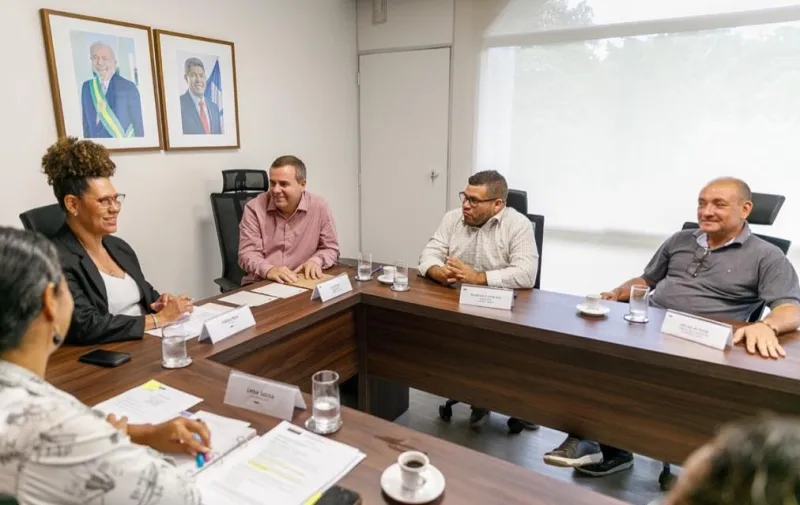 Prefeito Tonzinho se reúne com Secretaria de Ação Social para discutir avanços na assistência em Lajedão