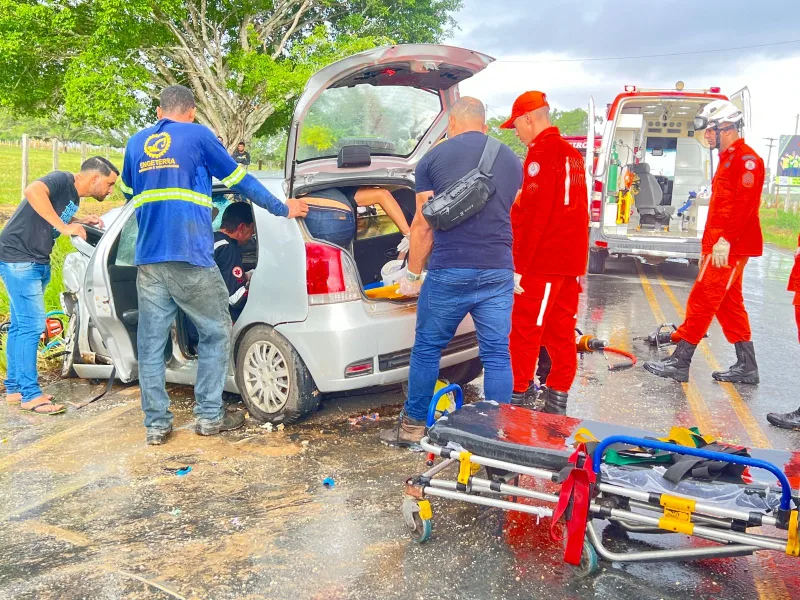Grave acidente na BA-290 deixa três mortos e três feridos em colisão frontal em Teixeira de Freitas