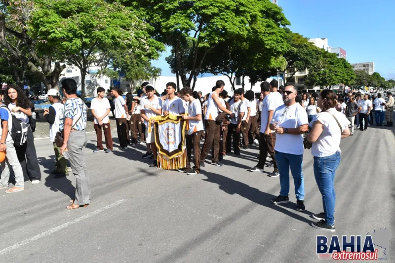 Teixeira de Freitas celebra 40 anos com solenidade cívica, caminhada de conscientização e a maior micareta de sua história