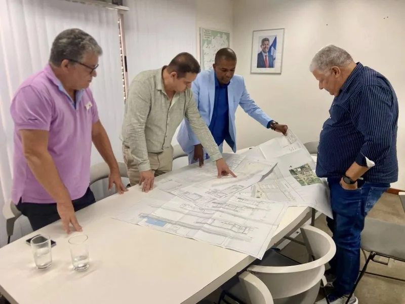 Em Salvador, prefeito Gilvan Produções solicita pavimentações e finaliza detalhes da nova rodoviária de Prado