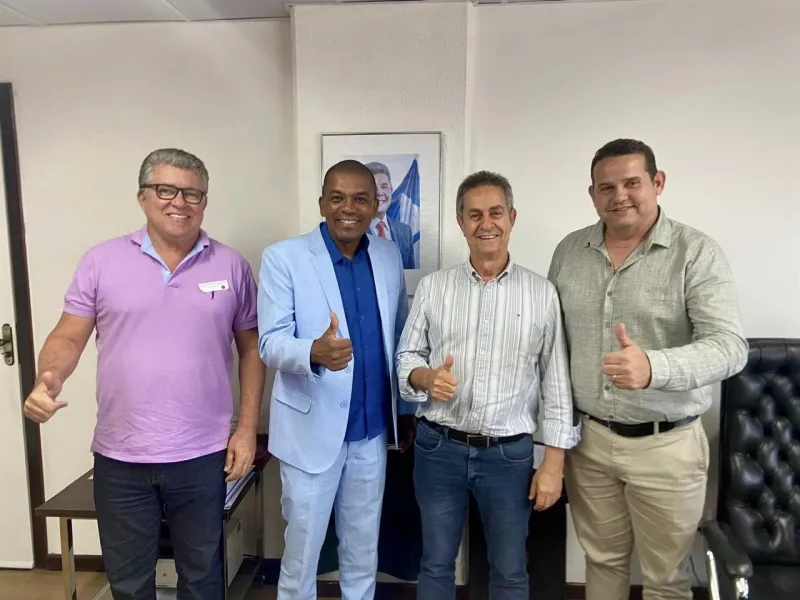 Em Salvador, prefeito Gilvan Produções solicita pavimentações e finaliza detalhes da nova rodoviária de Prado
