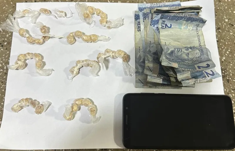 Polícia Militar apreende drogas em Teixeira de Freitas; uma mulher foi presa