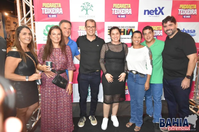 Durval Lelys arrasta multidão na 2ª noite da Micareta de Teixeira de Freitas