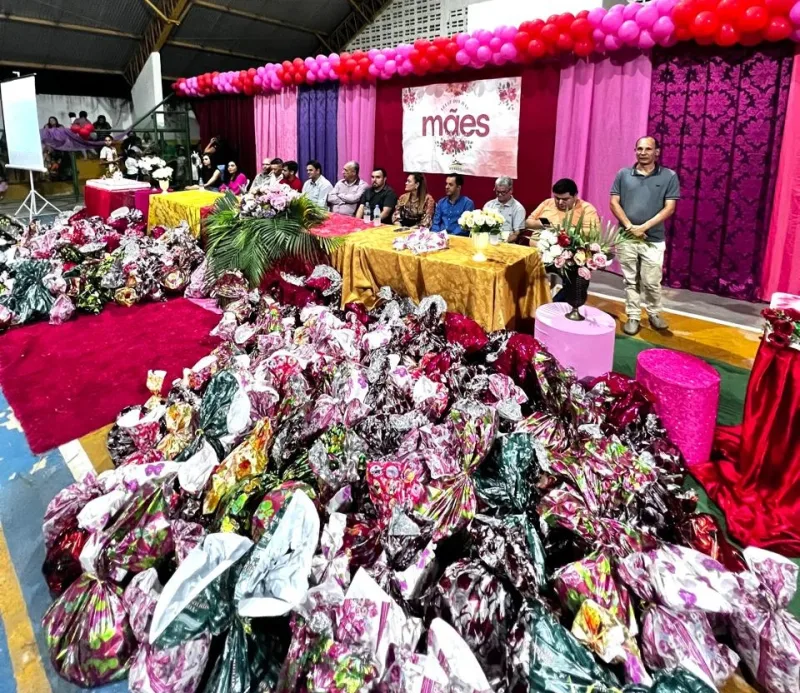Prefeito Manrick Teixeira promove grandiosa festa do Dia das Mães nos distritos de Vereda
