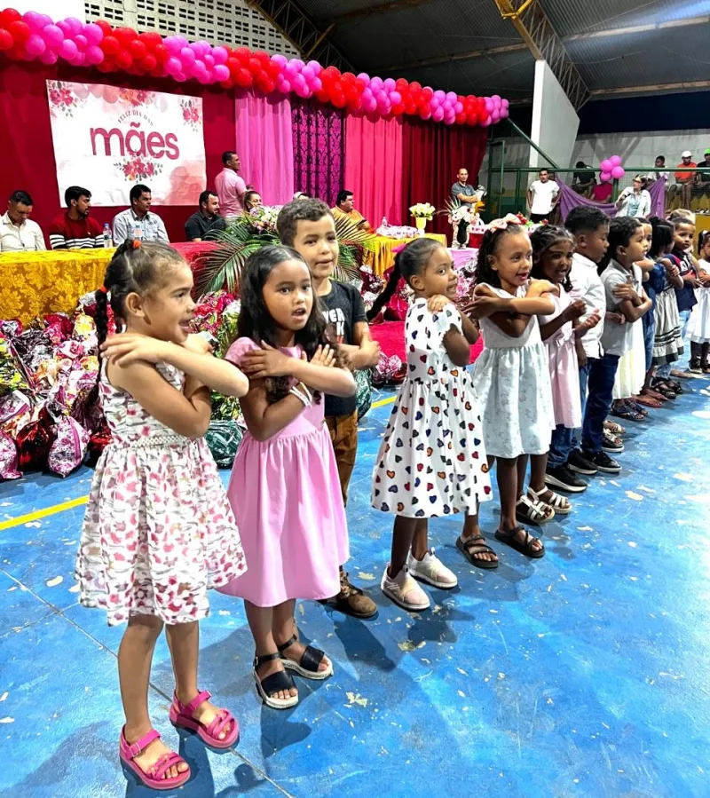 Prefeito Manrick Teixeira promove grandiosa festa do Dia das Mães nos distritos de Vereda