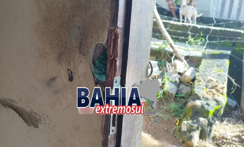 Porta arrombada, casa revirada e corpo sem vida: polícia investiga crime em Medeiros Neto