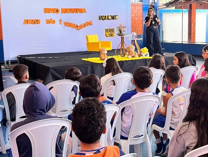 DEAM realiza palestra sobre combate ao abuso infantil em escola de Teixeira de Freitas