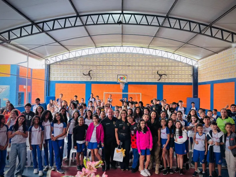 DEAM realiza palestra sobre combate ao abuso infantil em escola de Teixeira de Freitas