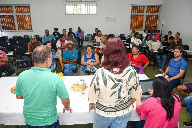 Prefeitura de Teixeira de Freitas realizou reunião com feirantes para ouvir demandas e buscar melhorias nas feiras livres