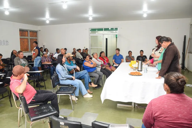 Prefeitura de Teixeira de Freitas realizou reunião com feirantes para ouvir demandas e buscar melhorias nas feiras livres
