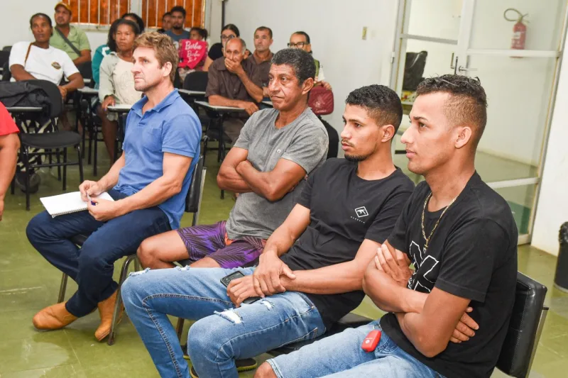 Prefeitura de Teixeira de Freitas realizou reunião com feirantes para ouvir demandas e buscar melhorias nas feiras livres