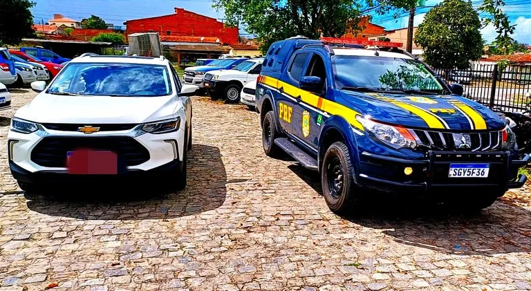 Homem negocia carro roubado com ‘quebra-queixo’ e acaba preso pela PRF, na Bahia