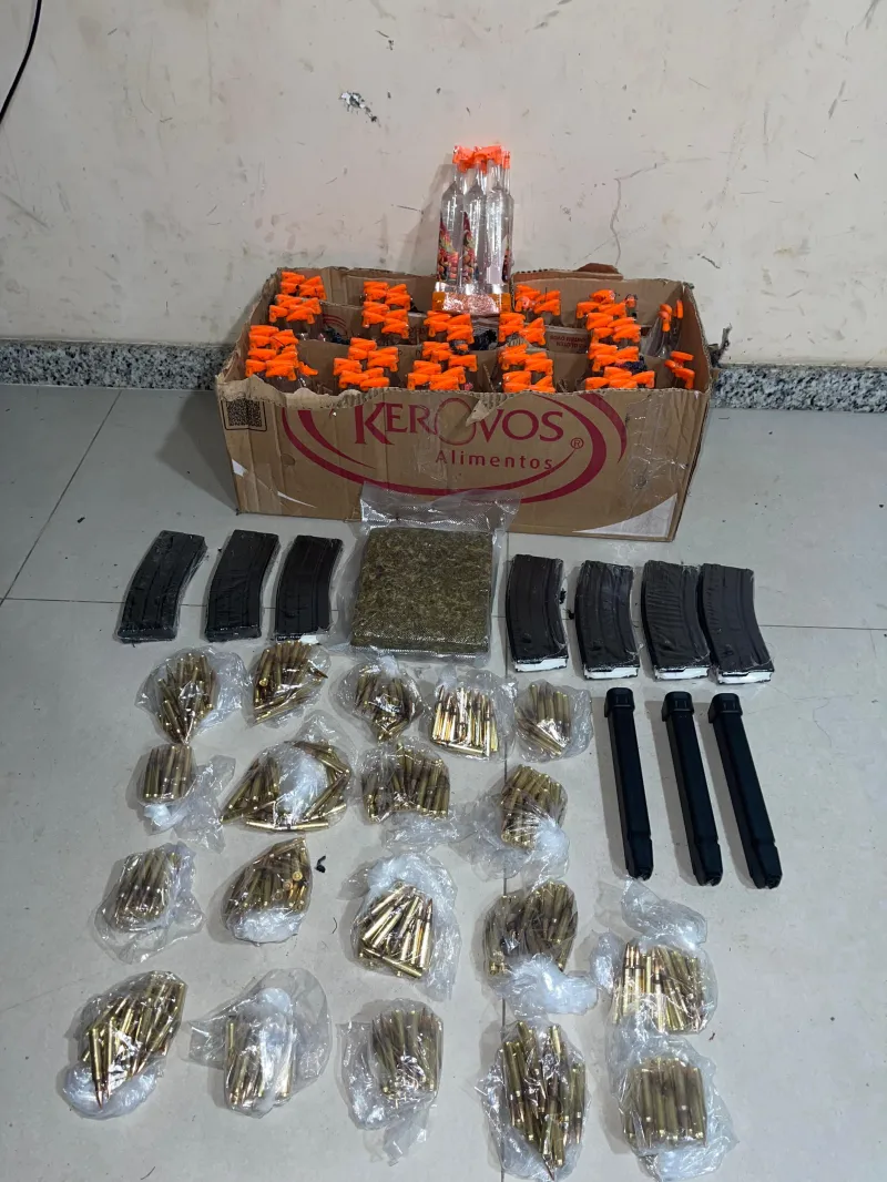 Casal que saiu de Teixeira de Freitas levando  drogas e armamento pesado  é preso pela PM na BR-101, em Eunápolis