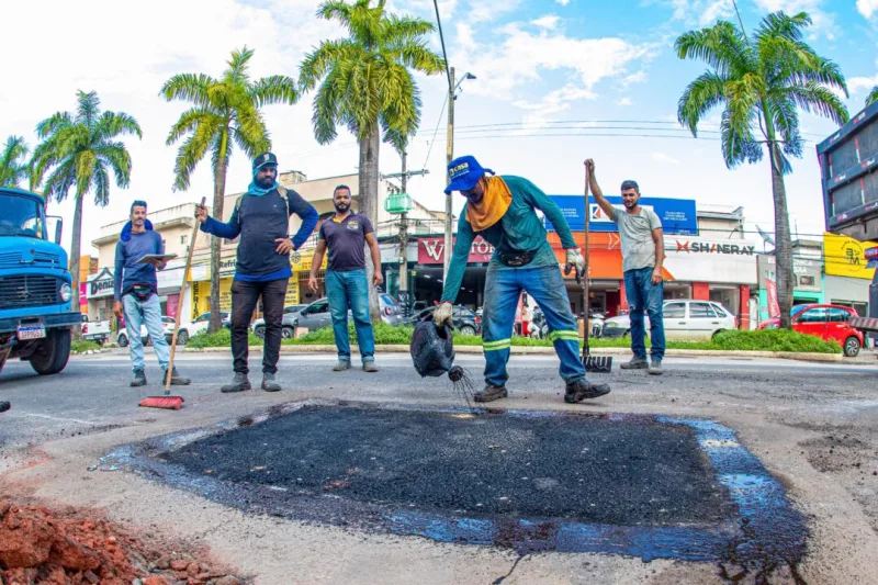 Prefeitura de Teixeira de Freitas intensifica Operação Tapa-Buraco em diversos pontos da cidade