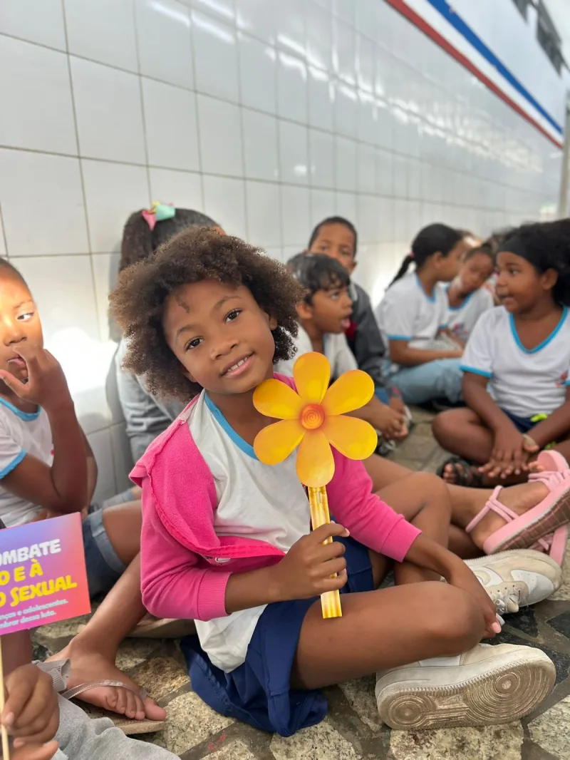 Nova Viçosa promove campanha contra abuso infantil durante o Maio Laranja em escolas do município
