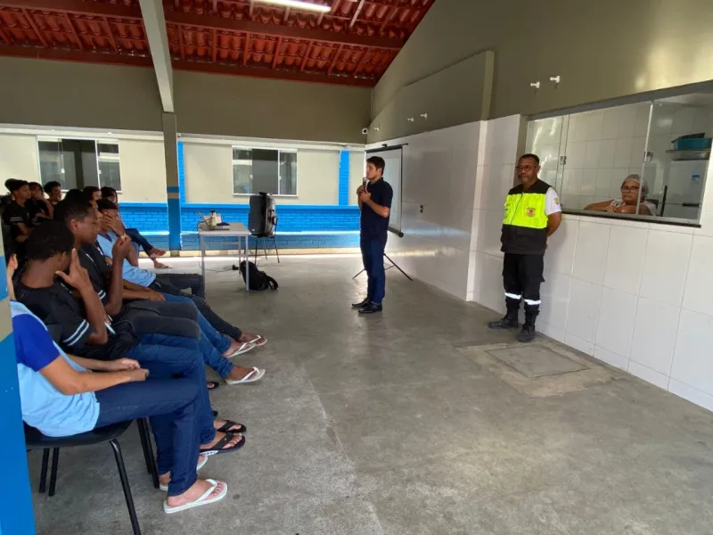 Maio Amarelo mobiliza escolas de Itamaraju por um trânsito mais seguro
