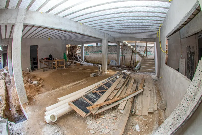 Educação ganha reforço! Obra da Escola Jardim Caraípe avança em Teixeira de Freitas
