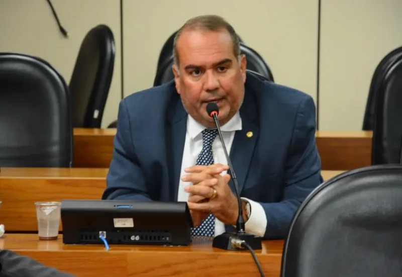Deputado estadual Sandro Régis. comenta sobre a interdição da ponte do Rio Jequitinhonha