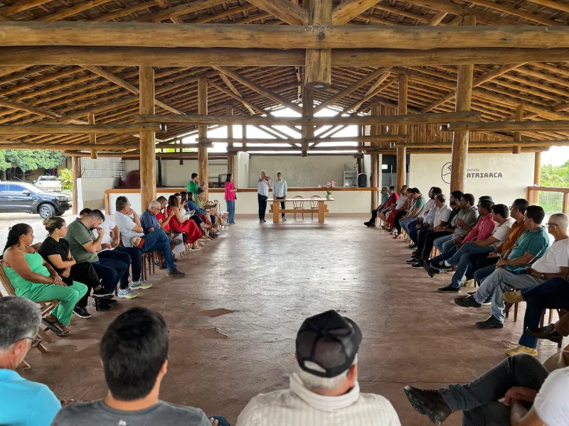 Prefeito Beto Pinto recebe presidente da Cerb em roda de conversa sobre barragem em Medeiros Neto