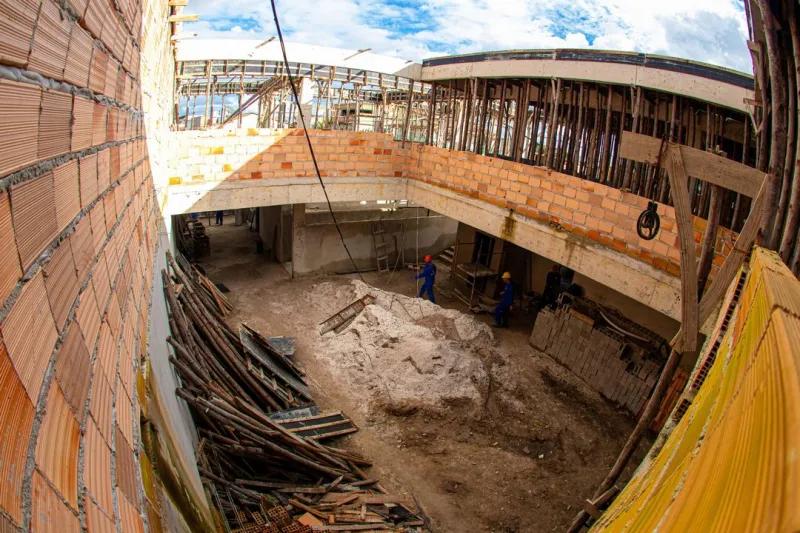 Obra da Nova Escola Municipal Recreio avança no bairro Bela Vista em Teixeira de Freitas