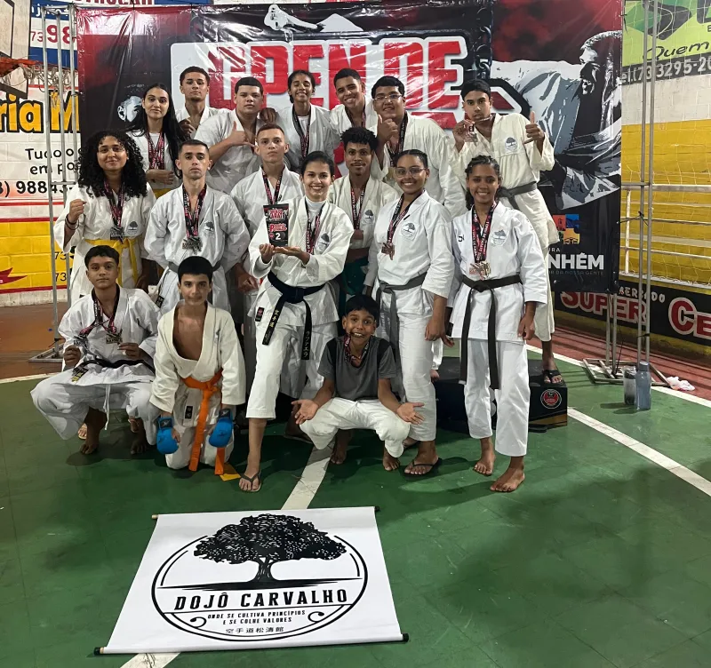 Esporte que transforma: caravelenses brilham no tatame e levam 2º lugar no Open de Karatê