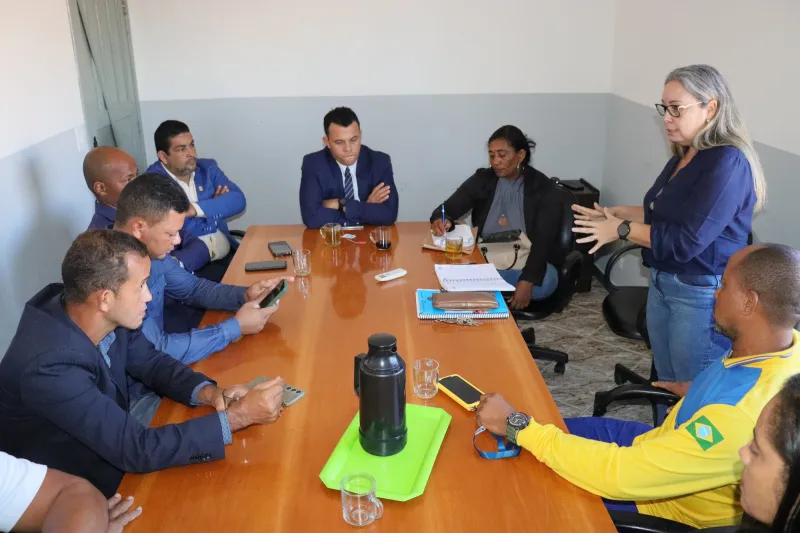Vereadores de Alcobaça se reúnem com representantes da educação e com o prefeito para discutir melhorias na rede municipal de ensino
