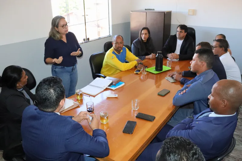 Vereadores de Alcobaça se reúnem com representantes da educação e com o prefeito para discutir melhorias na rede municipal de ensino