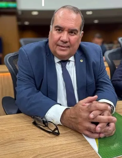 Sandro Régis repudia atos de violência política durante invasões na Câmara de Salvador e na ALBA