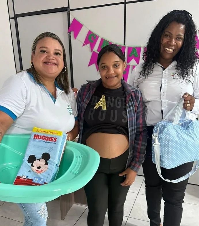 Cuidado e acolhimento: Gestantes recebem kits maternidade em ação da Assistência Social de Ibirapuã