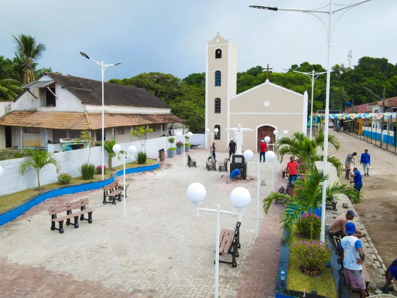Nova Praça da Matriz é entregue em Cumuruxatiba junto com reforços para a saúde pública