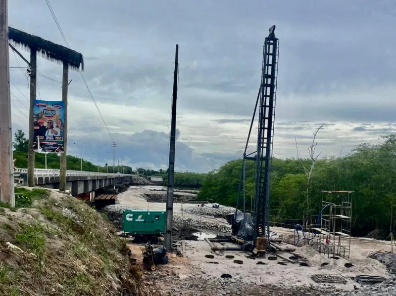 Obra da ponte em Prado recebe vistoria do INEMA