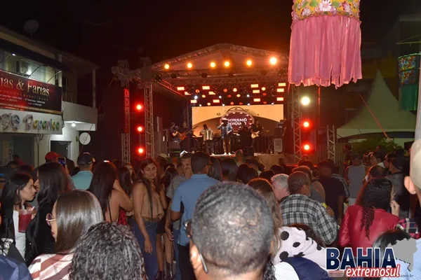 Praça cheia, shows incríveis e muito forró: Arraiá do Biratinga começa com tudo em Ibirapuã