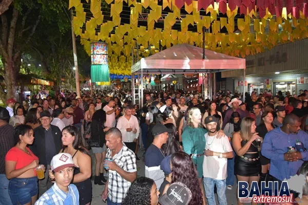 Praça cheia, shows incríveis e muito forró: Arraiá do Biratinga começa com tudo em Ibirapuã