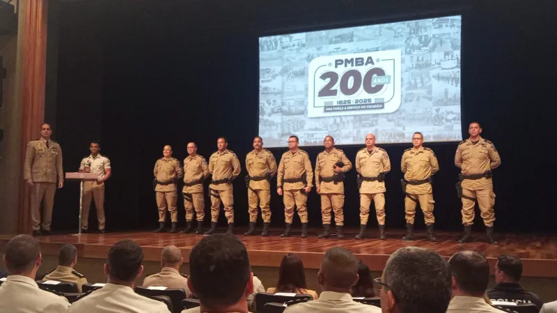 PM realiza Cerimônia de Aposição de Luvas dos Oficiais recém promovidos e solenidade de transmissão do cargo de Comandante do  8° Batalhão