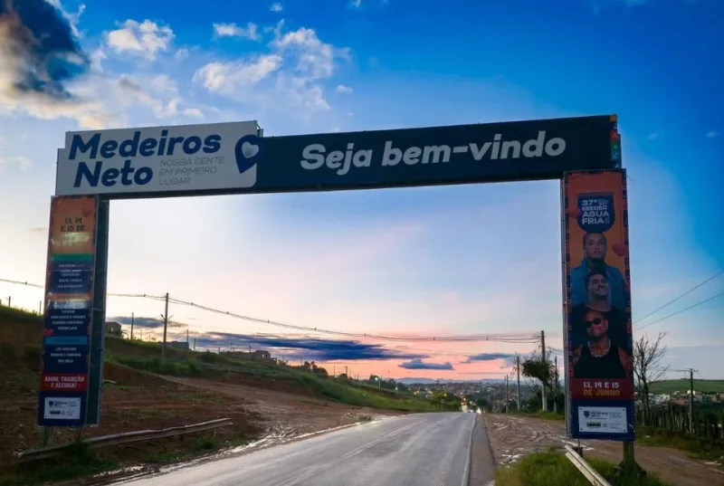 Medeiros Neto se prepara para o 37º Arraiá do Água Fria com linda ornamentação