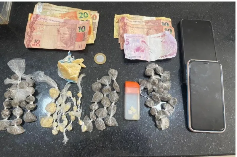 Adolescentes são apreendidos por tráfico de drogas no Bairro Pequi, em Eunápolis