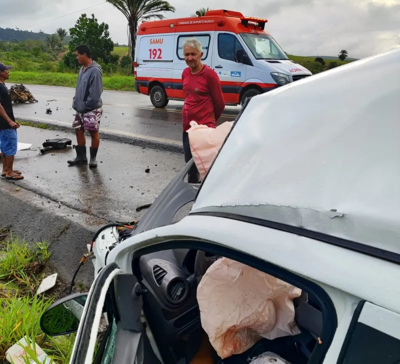 Ex-vereador Ivan Lacerda e o filho morrem em trágico acidente na BR-101, em Itamaraju