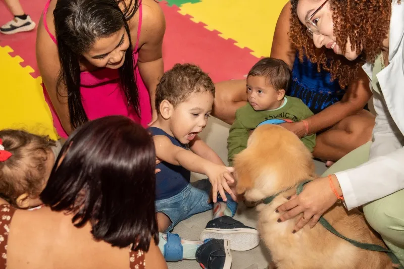 PET Terapia leva carinho, estímulo e bem-estar aos pacientes do CER IV em Teixeira de Freitas